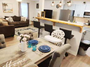 Garden Cottage, 5 min to the beach, walk to the park, sleeps 5.